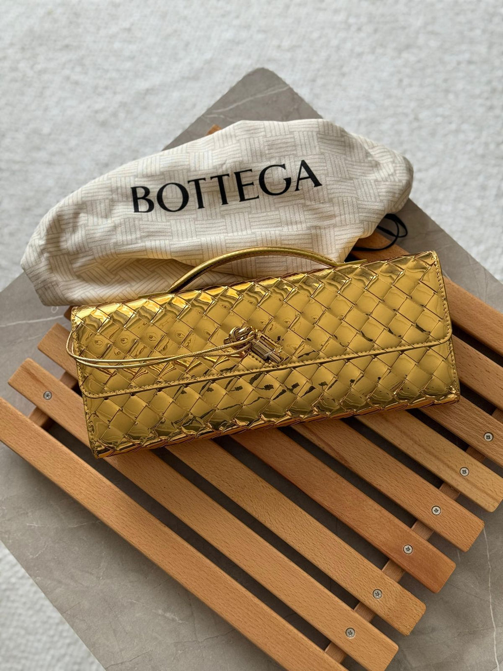 Andemio Clutch