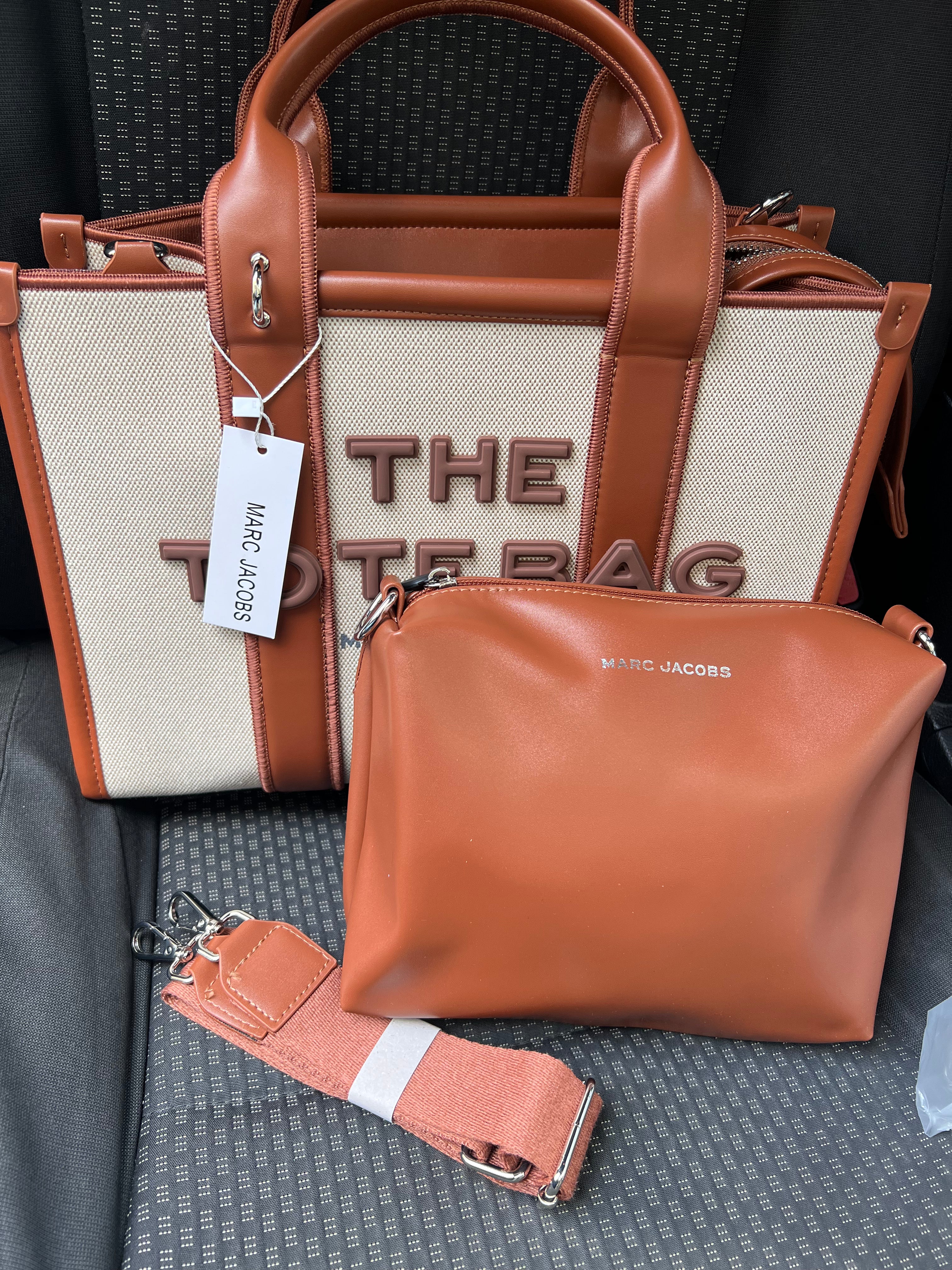 THE TOTE BAG / MARC JACOBS