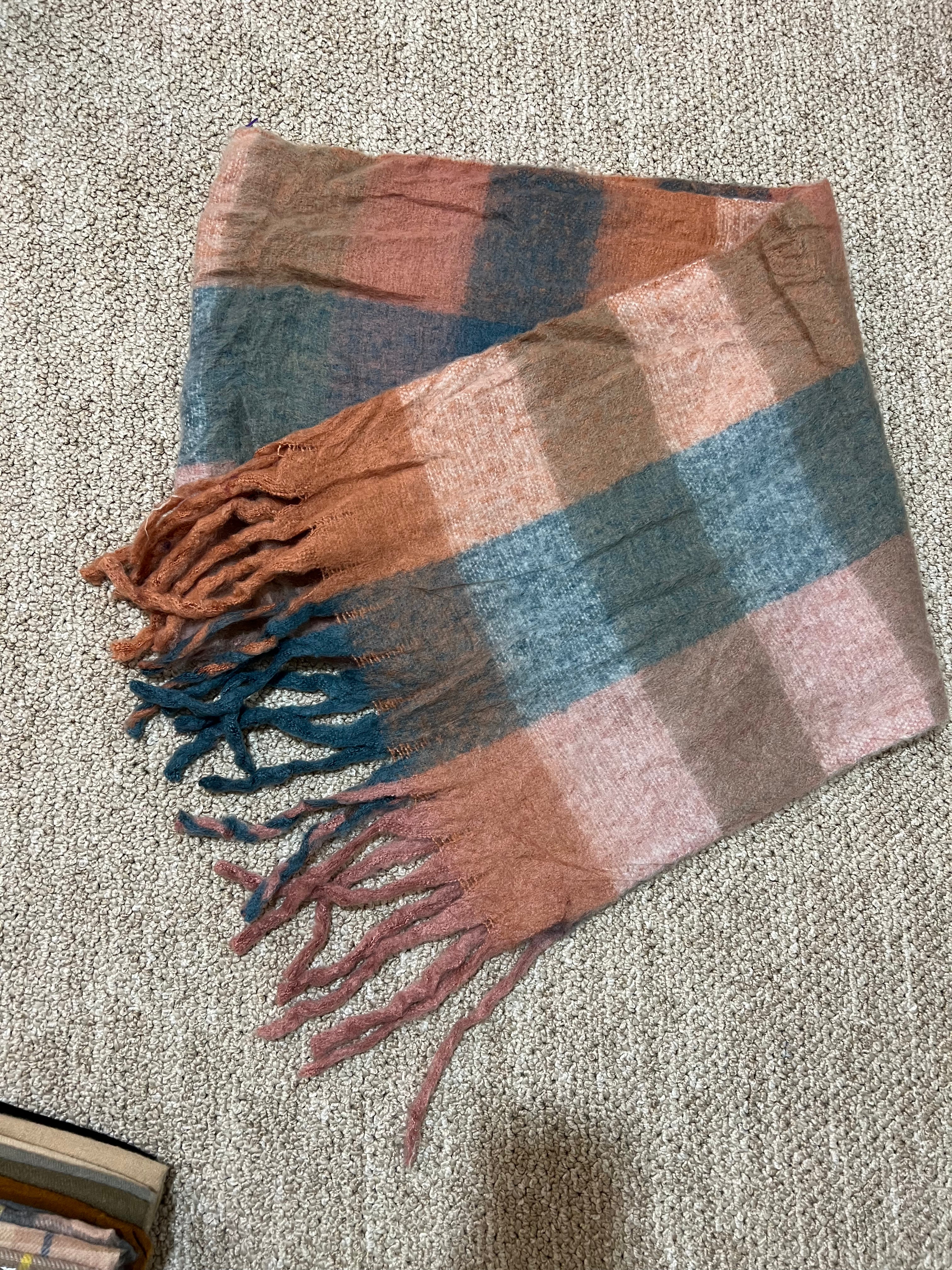 NUDES scarf